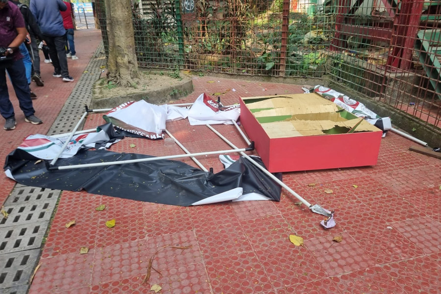 Mohun Bagan kiosk vandalised in Kolkata