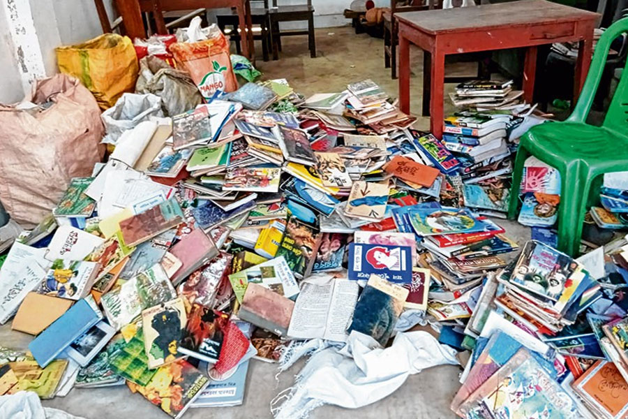 Student steal 28 bags of books from the library in Kharagpur