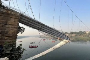 Industrialist out on bail In Gujarat's Morbi bridge collapse case felicitated