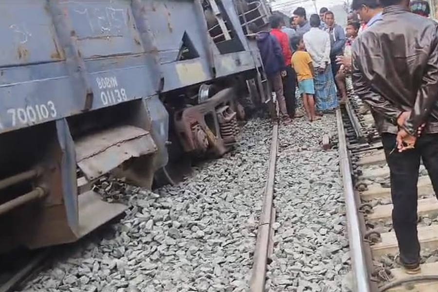 Rail accident in Bankura: Goods train derailed while unloading stones