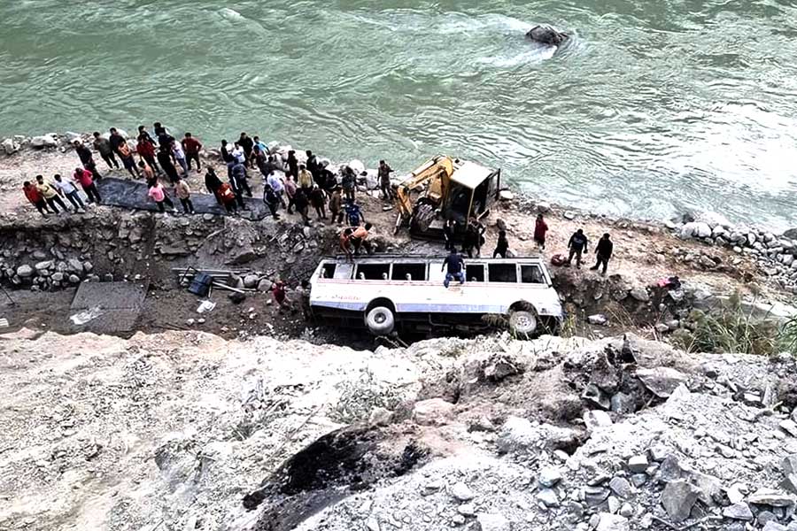 Bus fell into the gorge near Rangpo, Siliguri with passengers, many feared dead