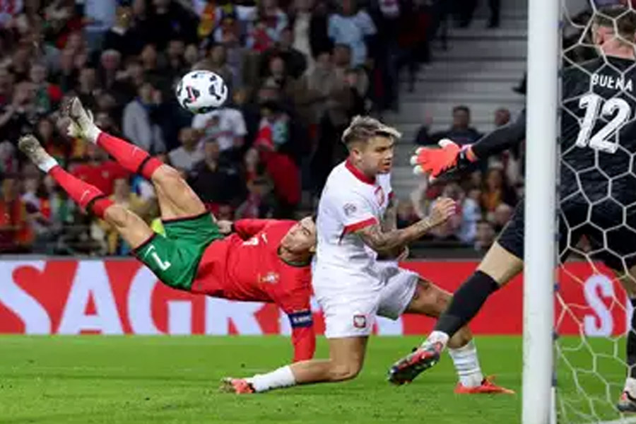 Cristiano Ronaldo scores from bicycle kick as Portugal beat Poland 5-1