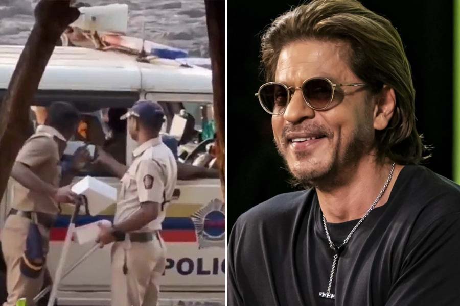 Shahrukh Khan send food packet to Mumbai Police