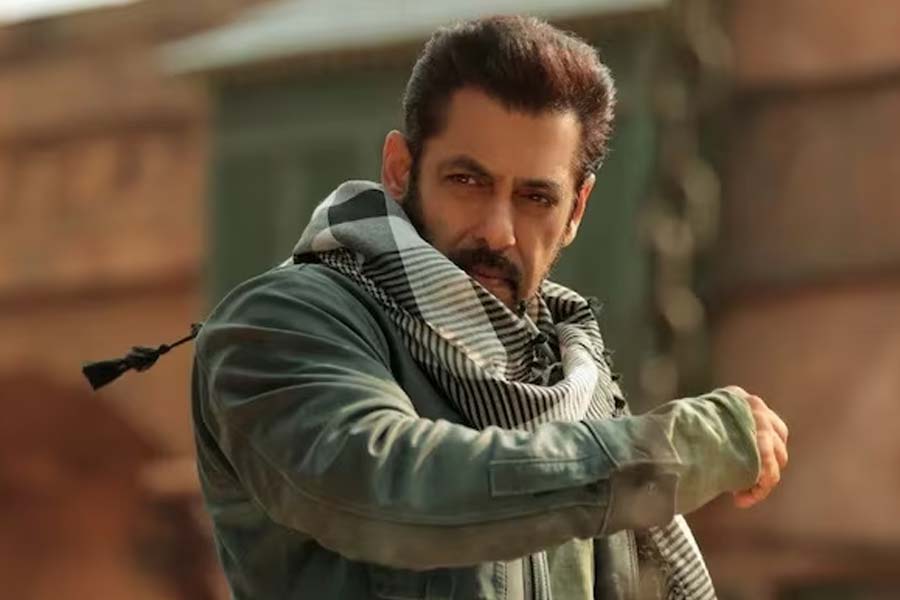 'Sikandar' lyricist threatens Salman Khan in bid to become famous