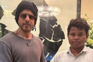 Shah Rukh Khan meets Jharkhand fan who waited outside Mannat for 95 days