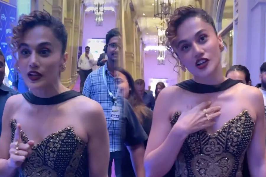 Taapsee Pannu's Banter With Paps Goes Viral