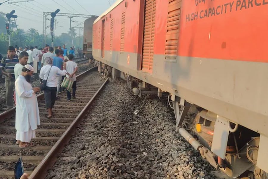 Woman Jumps In Front Of Train With Two-Year-Old Daughter In Uttar Pradesh