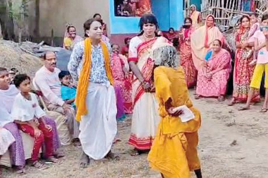 Farmers of the village participated in the Badai song at Mantshwar in Bardhaman