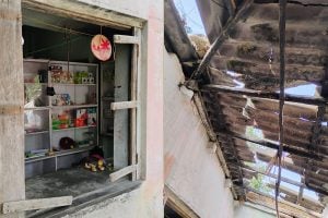 BJP member of Panchayat allegedly bombed TMC leader house in Basanti