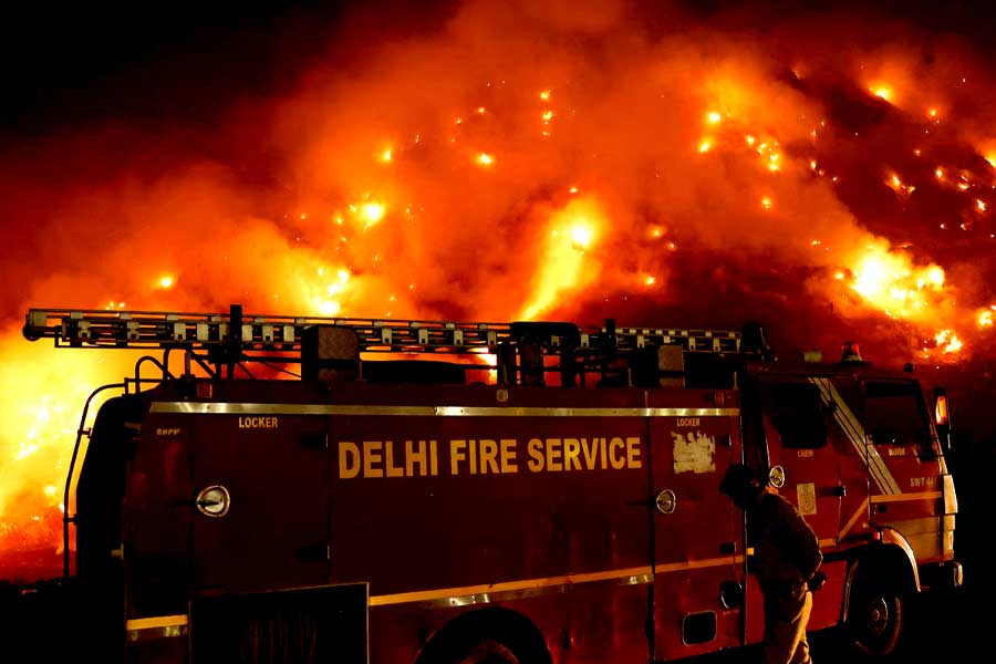 10 year record 320 fire incident reported at Delhi in Diwali 2024