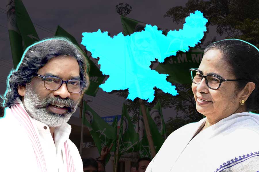 CM Mamata Banerjee to attend Hemant Soren's swearing in ceremony