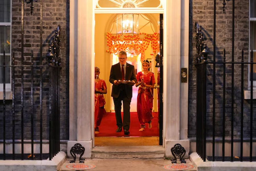 Non-veg food, alcohol on menu of UK PM's Diwali reception event triggers row