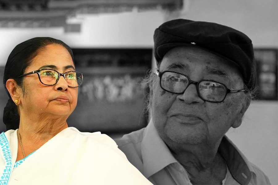 Mamata Banerjee shares grief over Manoj Mitra death