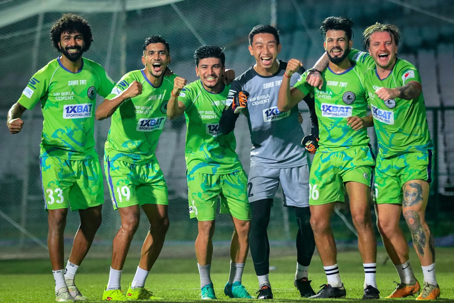 Mohun Bagan coach hopeful of Anirudh Thapa and Greg Stuart fitness