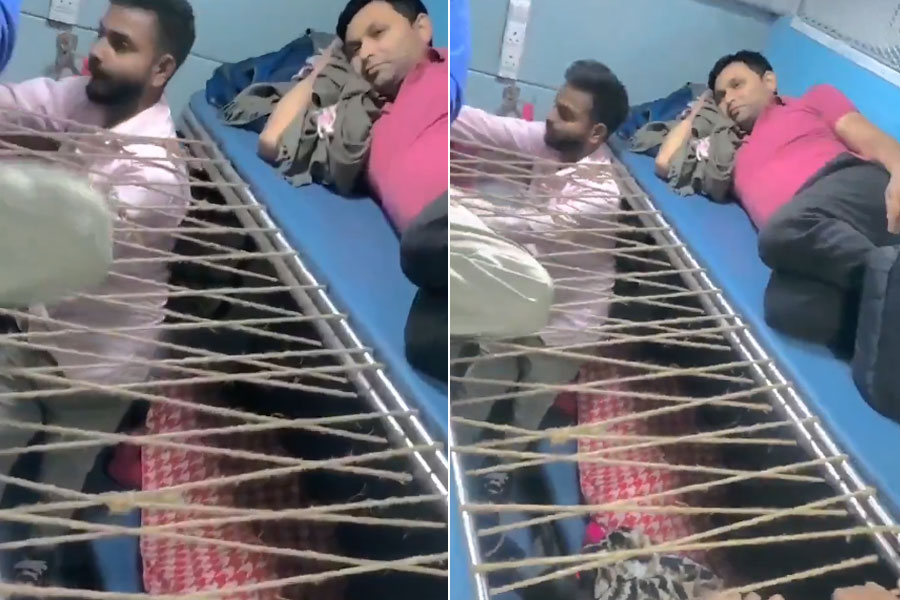 Passenger weaves own seat between berths In train