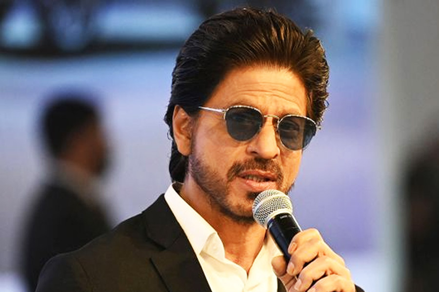 Shah Rukh Khan Death Threat: Police Face Mobile Phone Twist