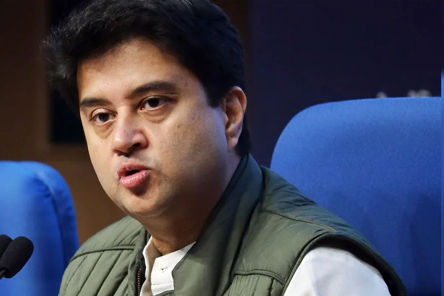 Jyotiraditya Scindia Safely Evacuated After Bee Attack During Function In Madhya Pradesh