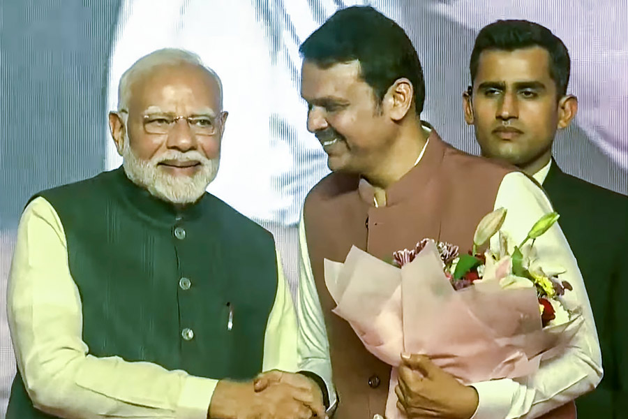 Devendra Fadnavis takes oath as CM of Maharashtra, Ajit Pawar and Eknath Shinde take oath as deputy CM