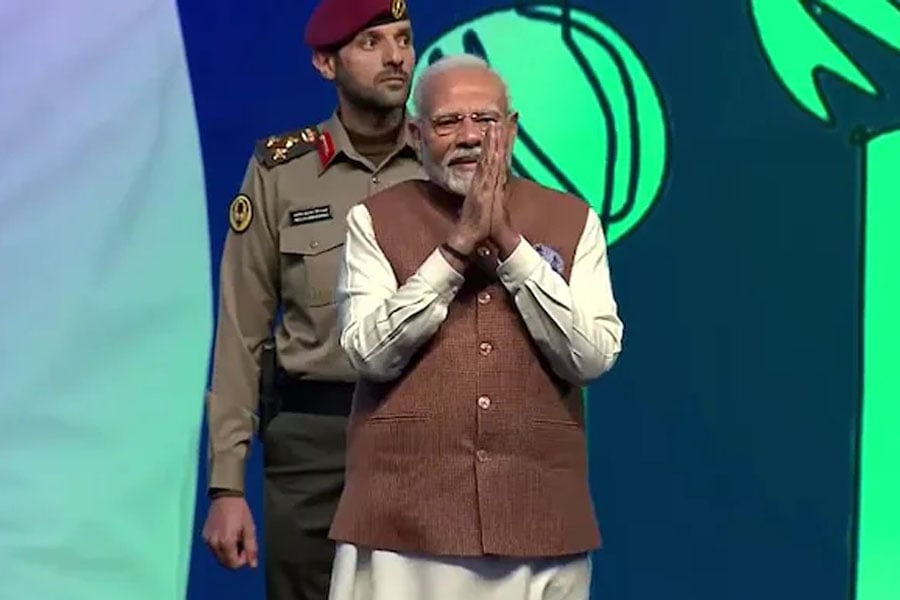 Narendra Modi addresses indian diaspora during programme in Kuwait mini India