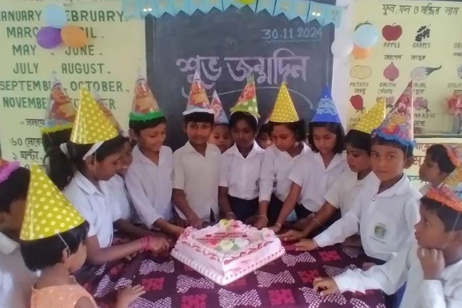 Nadia school celebrates birthday of students