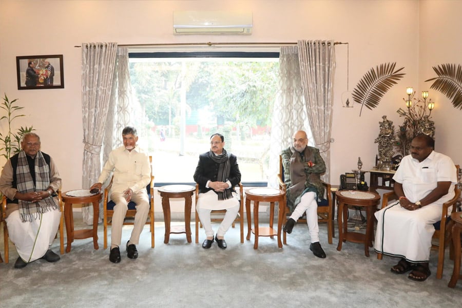 NDA leaders including Amit Shah, Chandrababu Naidu meet at BJP chief's residence