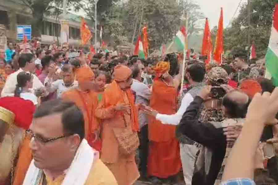 Suvendu Adhikari protests at Petrapol against Bangladesh Hindu oppression