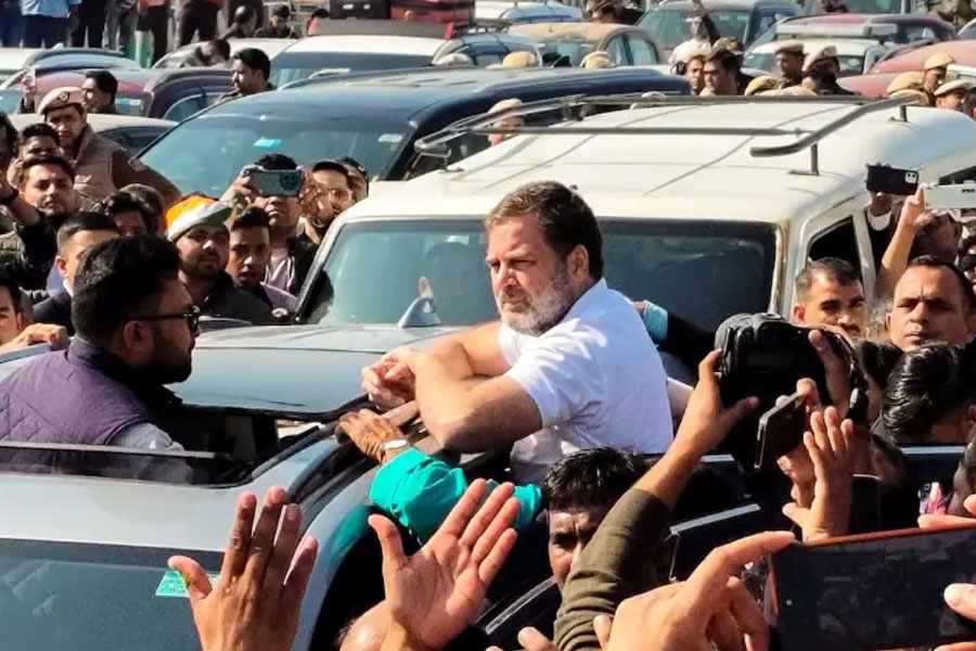 Rahul-Priyanka on the way to Sambhal stopped at the Ghazipur border