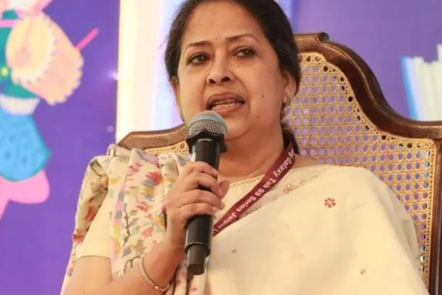 Sharmishtha Mukherjee criticises Rahul Gandhi for Vietnam trip