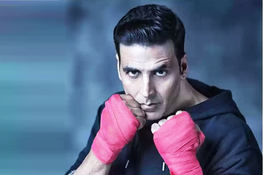 Akshay Kumar Injures Eye While Performing Stunt on Sets: Report