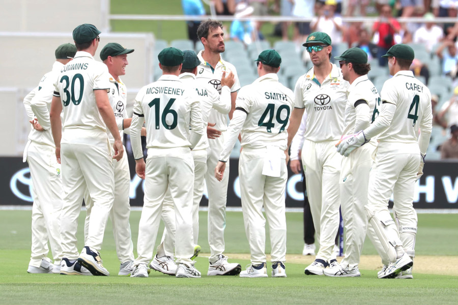 Australia wearing black bands in Adelaide test for Philip Hughes