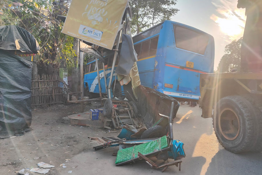 Bus accident at Islampur