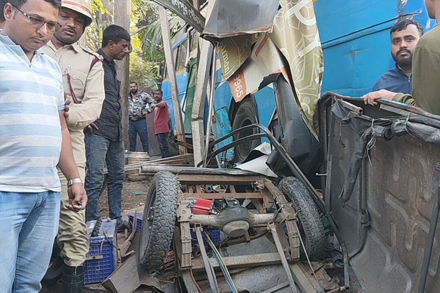 Bus accident at Islampur