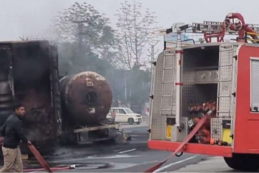 Massive fire broke out in Jaipur petrol pump, at least 4 dead