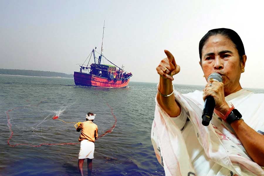 Mamata Banerjee creats pressure on centre regarding fishermen released from Bangladesh