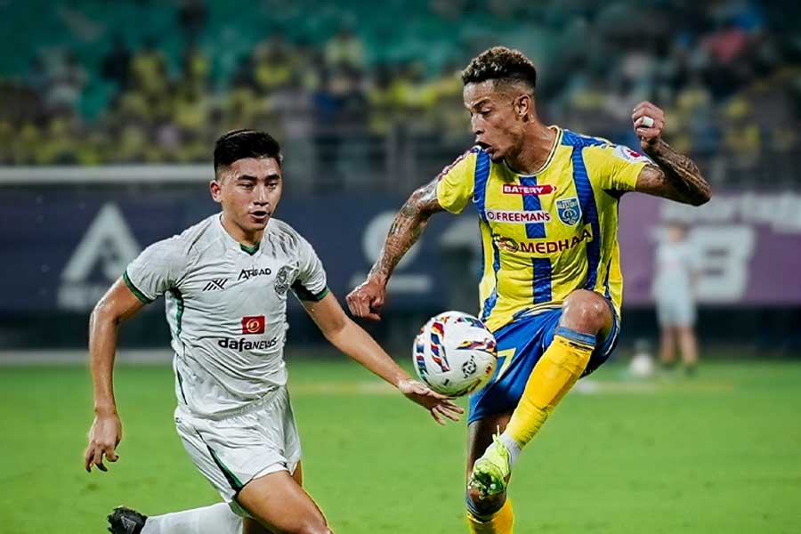 ISL 2024 25 Kerala Blasters FC beats Mohammedan SC 3-0