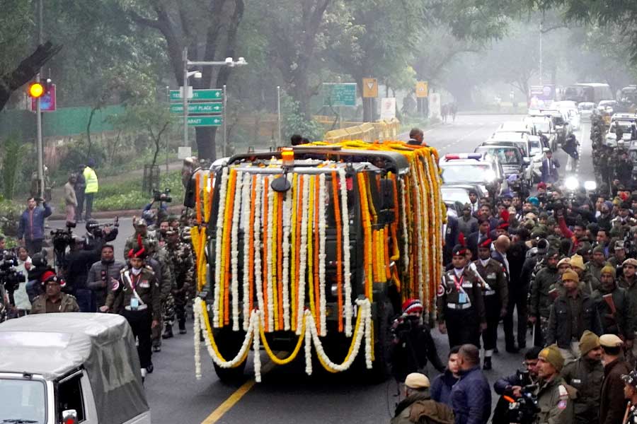 Manmohan Singh being taken to Nigam Bodh Ghat; his last rites will be performed here