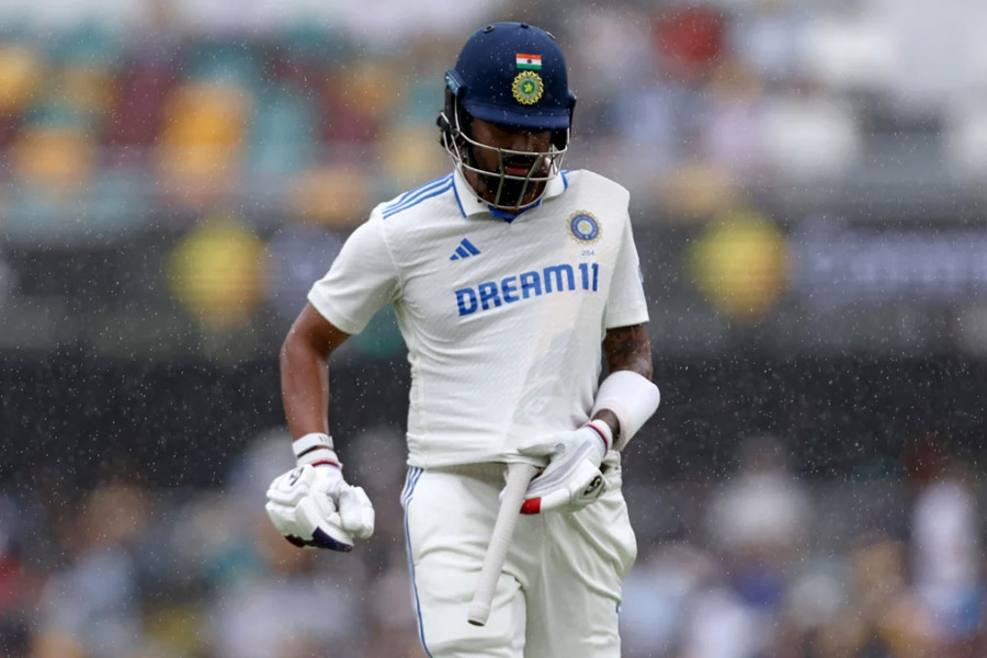 Brisbane test day three ended early due to rain, India in trouble