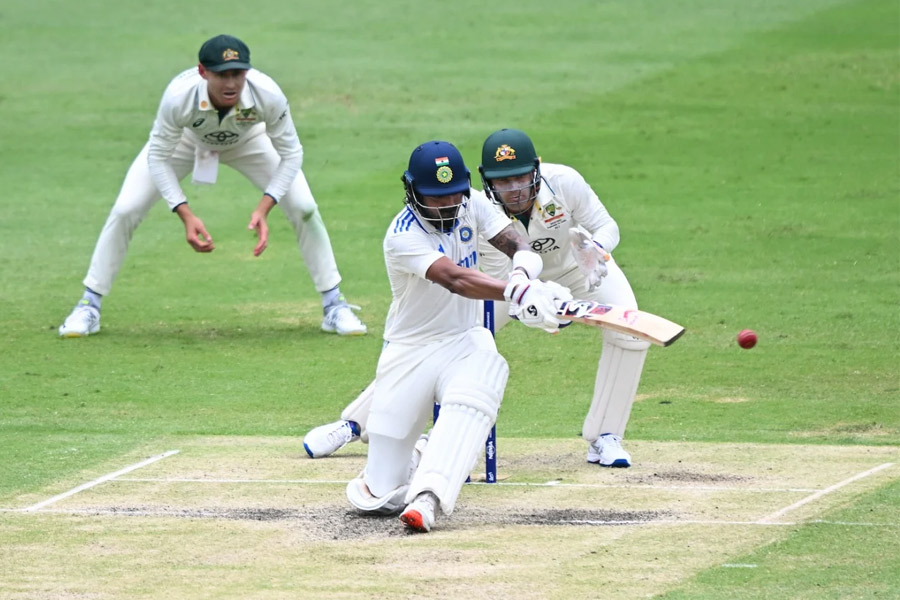 India in trouble after losing 6 wickets in Brisbane test