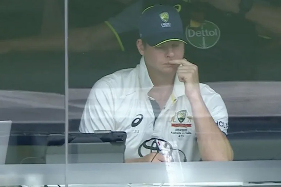 Steve Smith is seen with paper and pen during Brisbane test