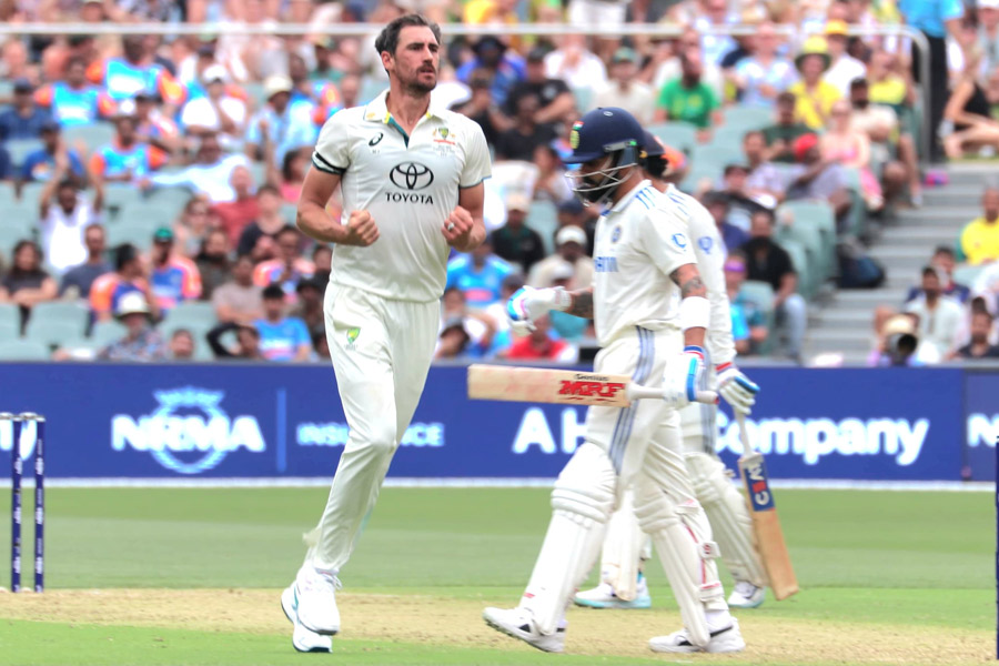 India in trouble after losing 4 wickets in Adelaide test