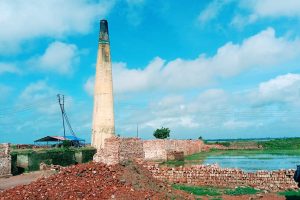 owners of brick kilns in Shyampur are hoping for Banglar Bari project