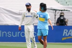 Trespasser at Melbourne test, tried to hug Virat Kohli