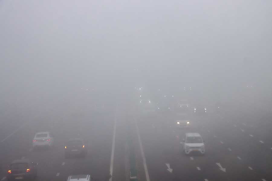 Dense fog blankets Delhi-NCR, zero visibility at airport