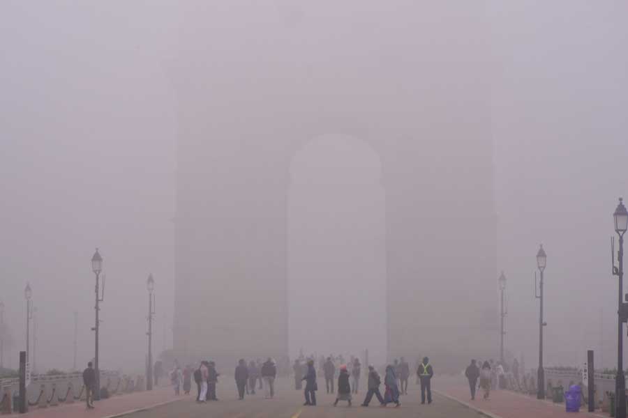 Dense fog blankets Delhi-NCR, zero visibility at airport