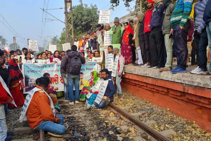 Local people of Singur statges protest in railway track, service disrupted