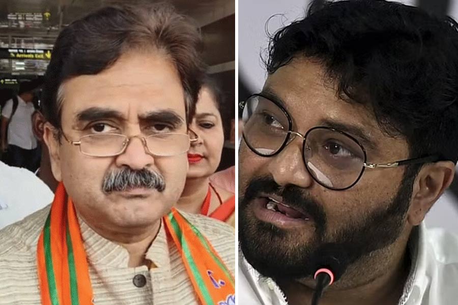 BJP MP Abhijit Gangopadhyay and TMC MLA Babul Supriyo involved in verbal spat on Second Hooghly Bridge