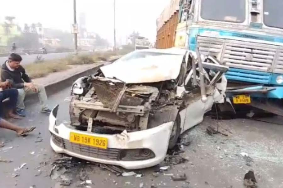 Accident in Belgharia expressway, 3 people injured