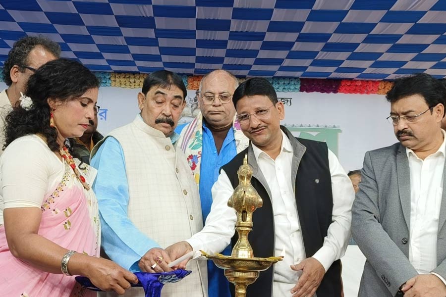 Anubrata Mondal and Kajal Sheikh together inaugurate handicraft fare in Birbhum avoiding all conflicts