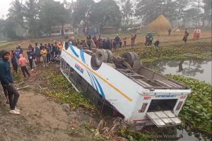 Bus fell into a pond in Cooch Behar injured 25