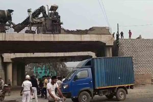 Part of over bridge in Dankuni collapsed, 1 injured